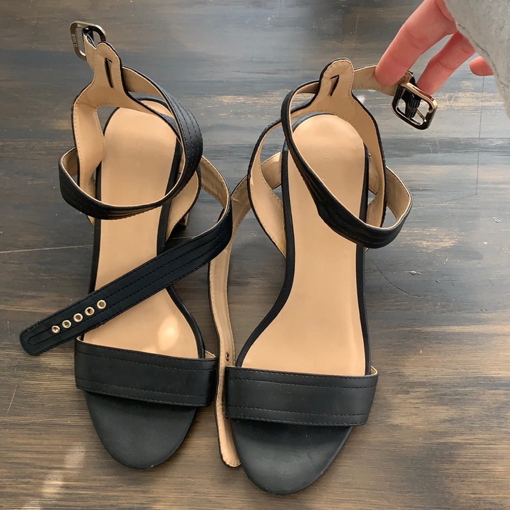 Black shoe with tan heel
